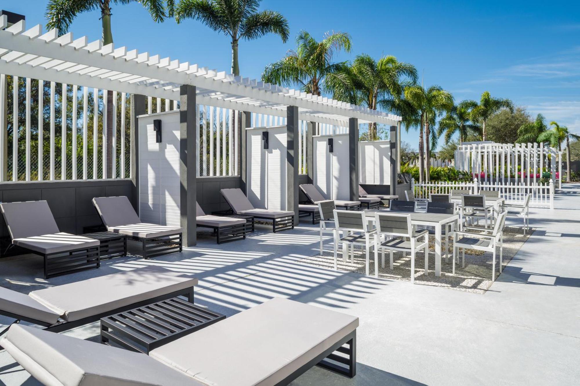 Doubletree By Hilton Sarasota Bradenton Airport Hotel Exterior photo