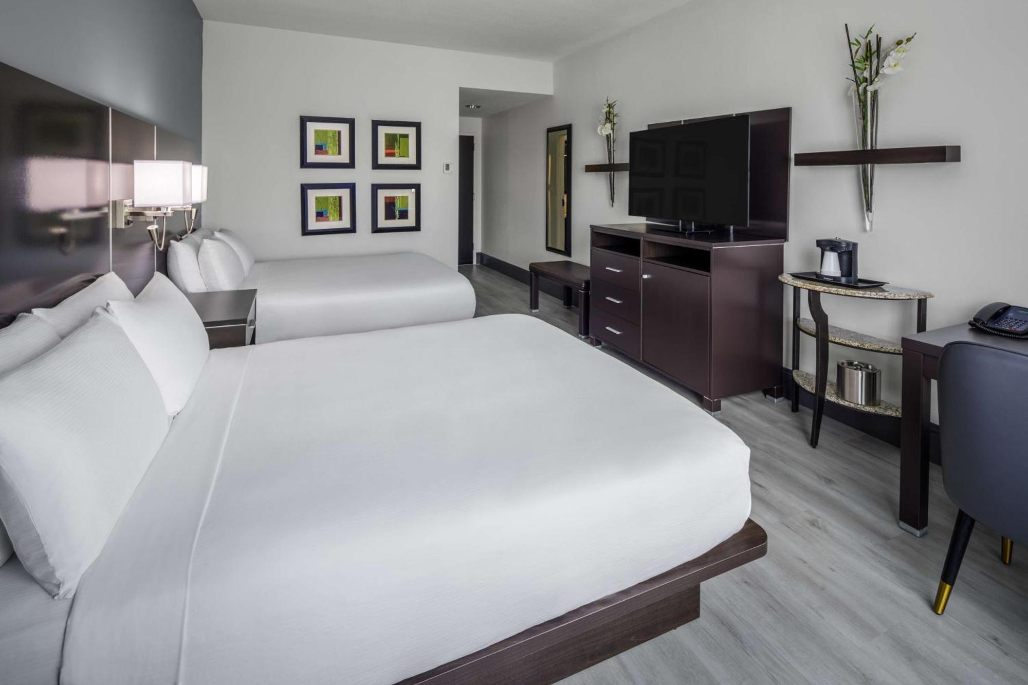 Doubletree By Hilton Sarasota Bradenton Airport Hotel Exterior photo